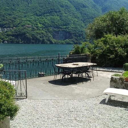 House On The Lake Shore Of Laglio Bagian luar foto