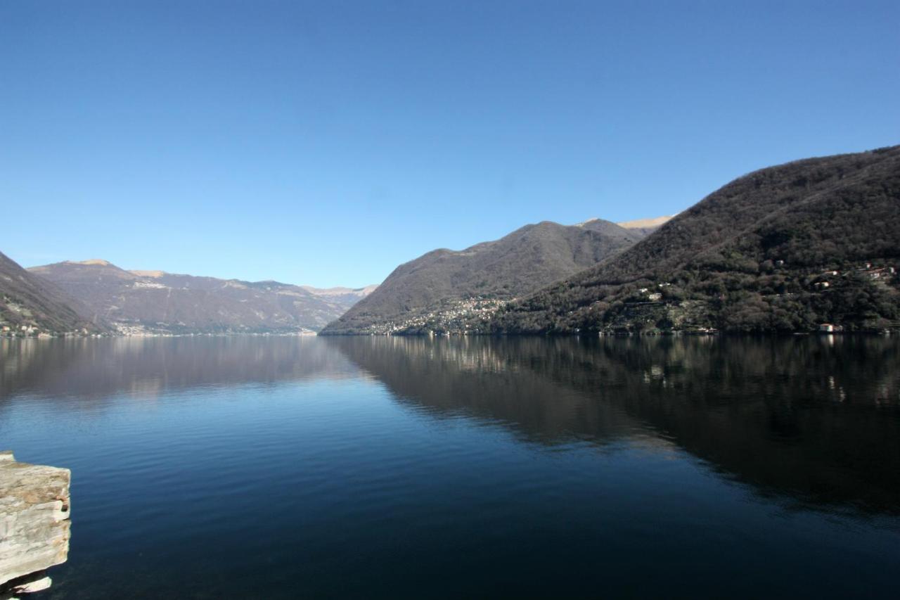 House On The Lake Shore Of Laglio Bagian luar foto