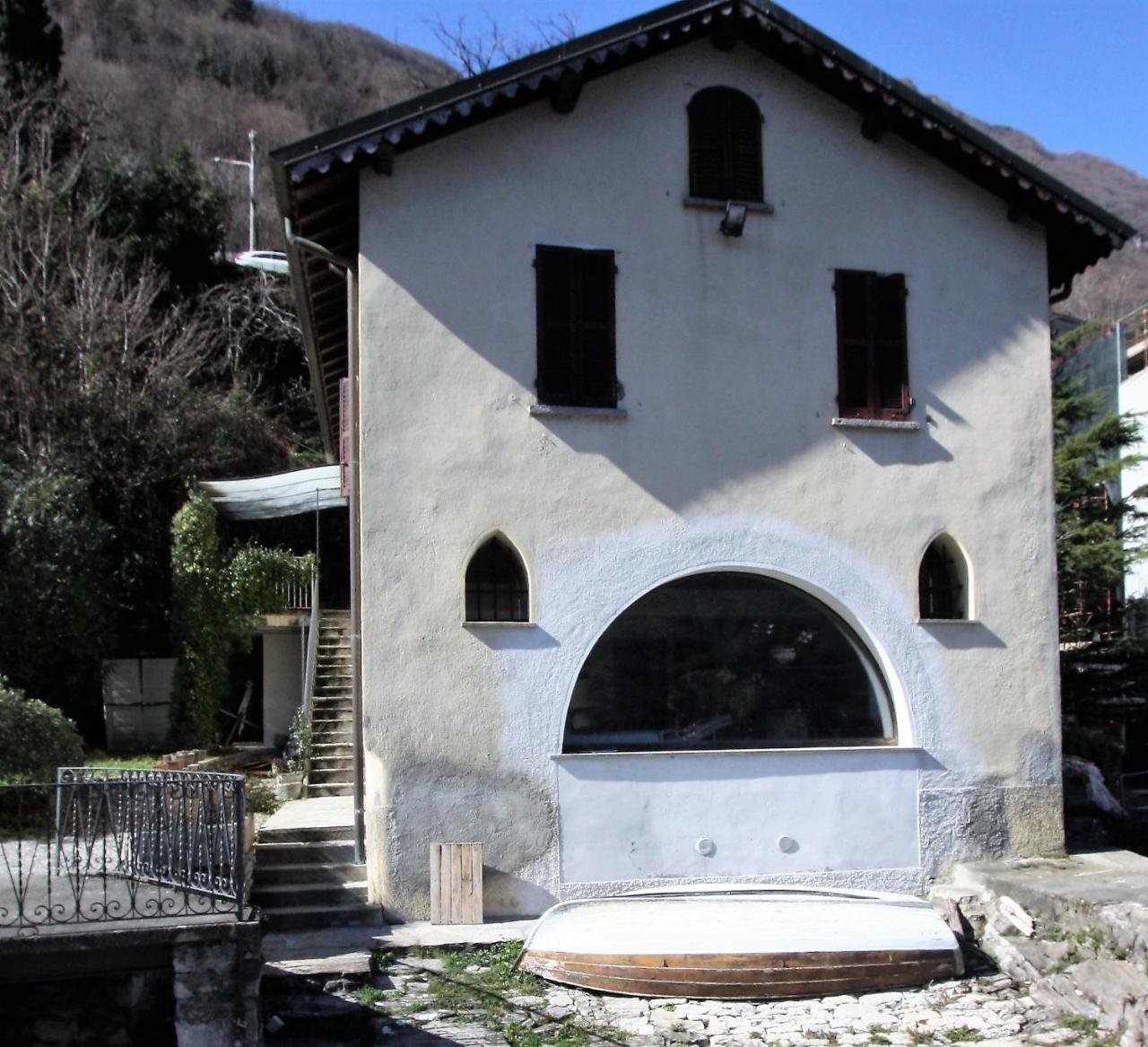 House On The Lake Shore Of Laglio Bagian luar foto
