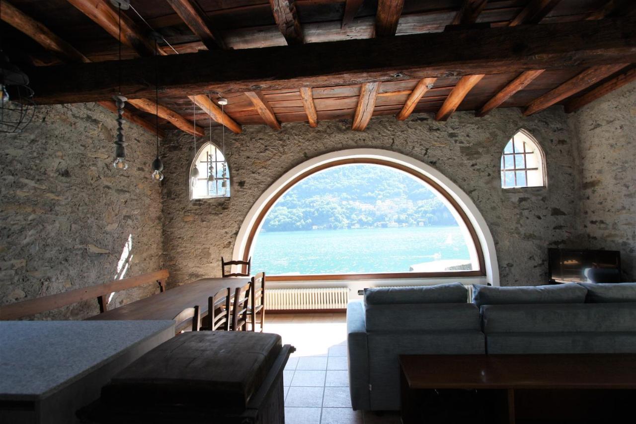 House On The Lake Shore Of Laglio Bagian luar foto