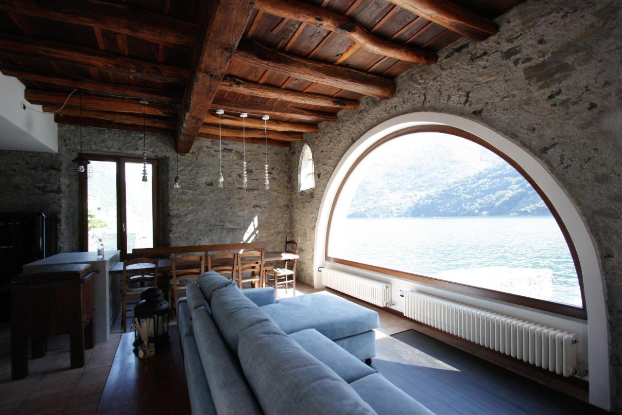 House On The Lake Shore Of Laglio Bagian luar foto