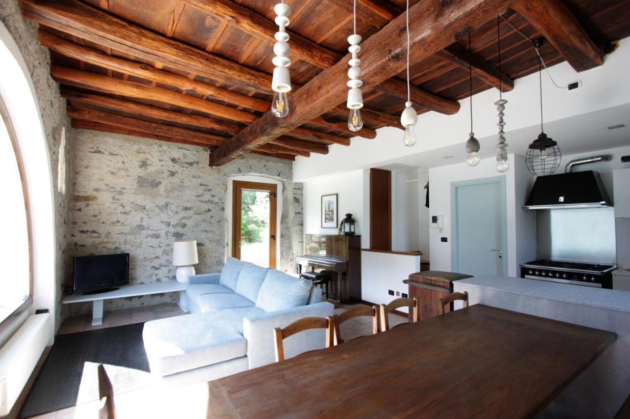 House On The Lake Shore Of Laglio Bagian luar foto