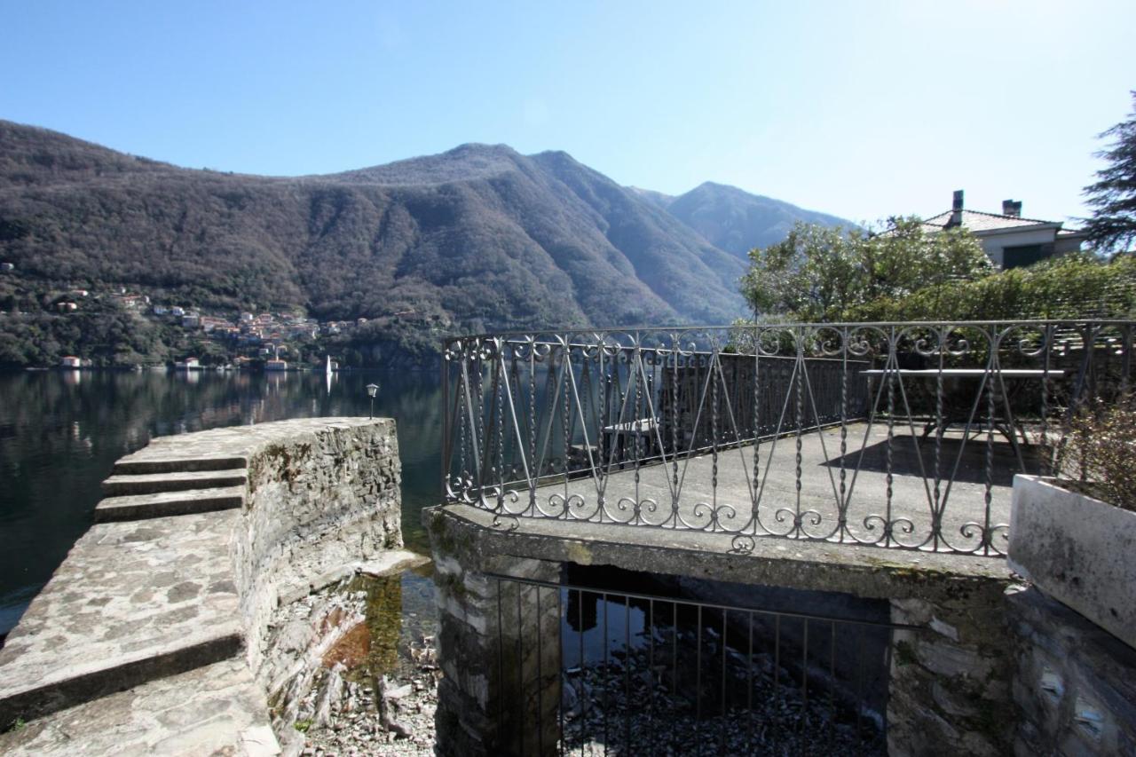 House On The Lake Shore Of Laglio Bagian luar foto