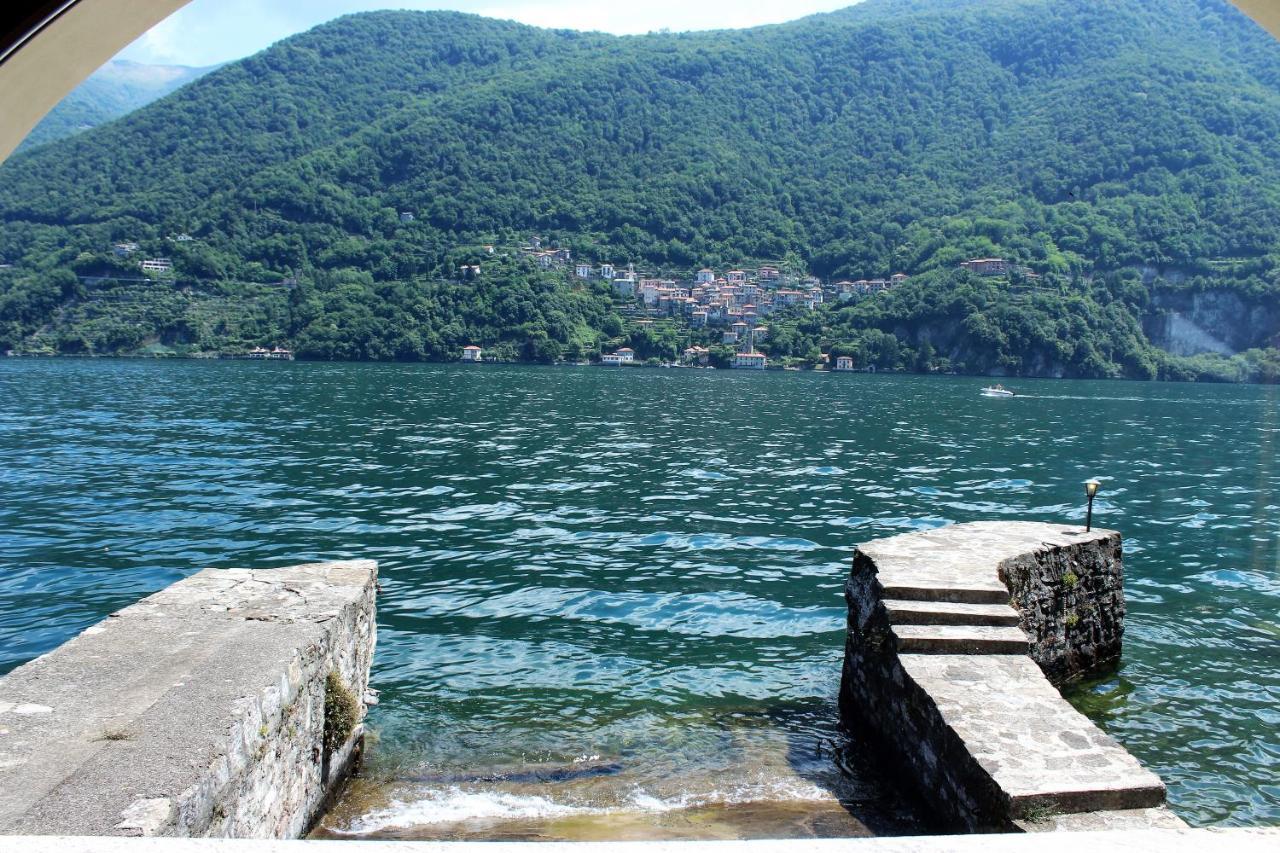 House On The Lake Shore Of Laglio Bagian luar foto