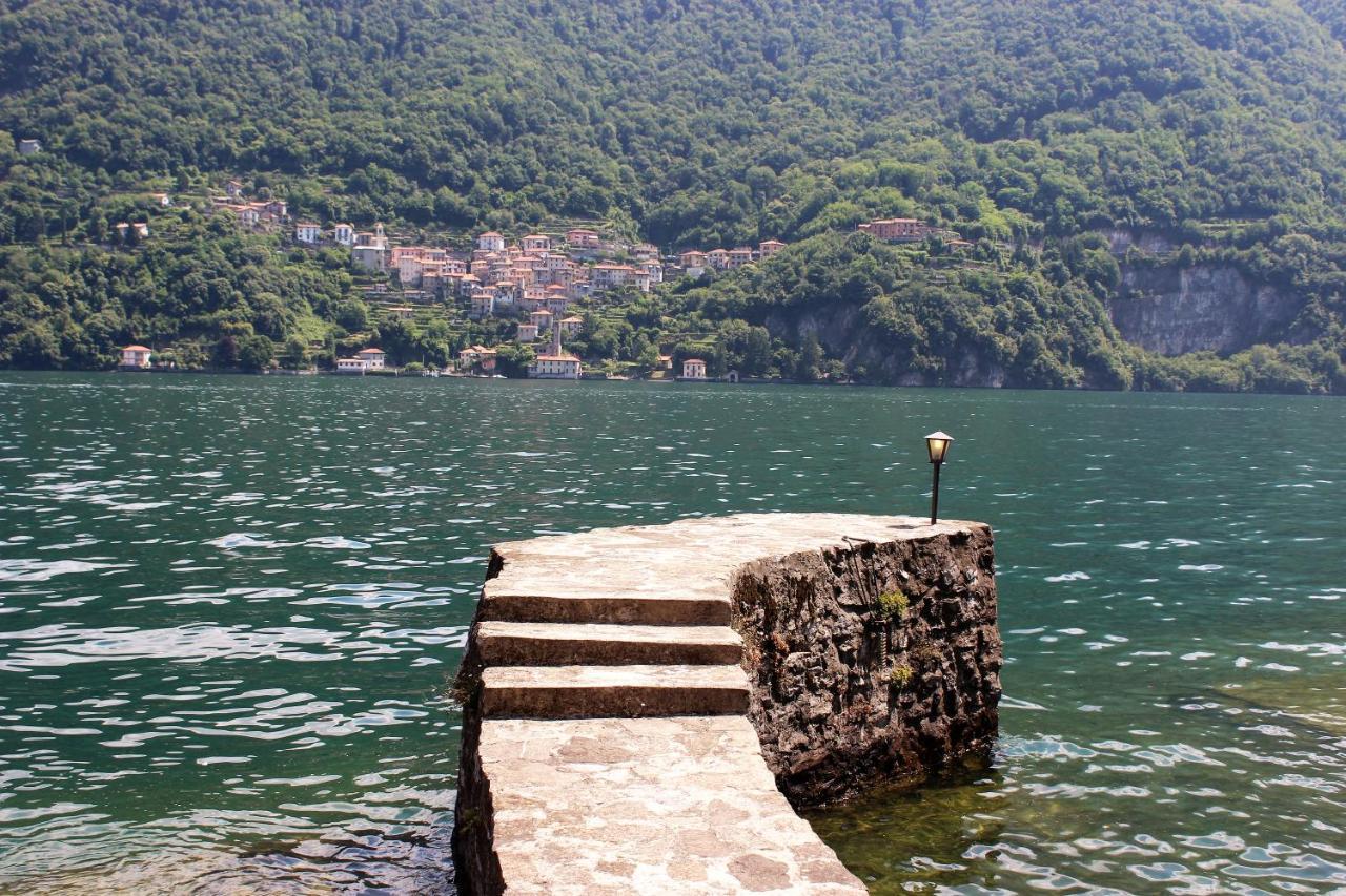 House On The Lake Shore Of Laglio Bagian luar foto